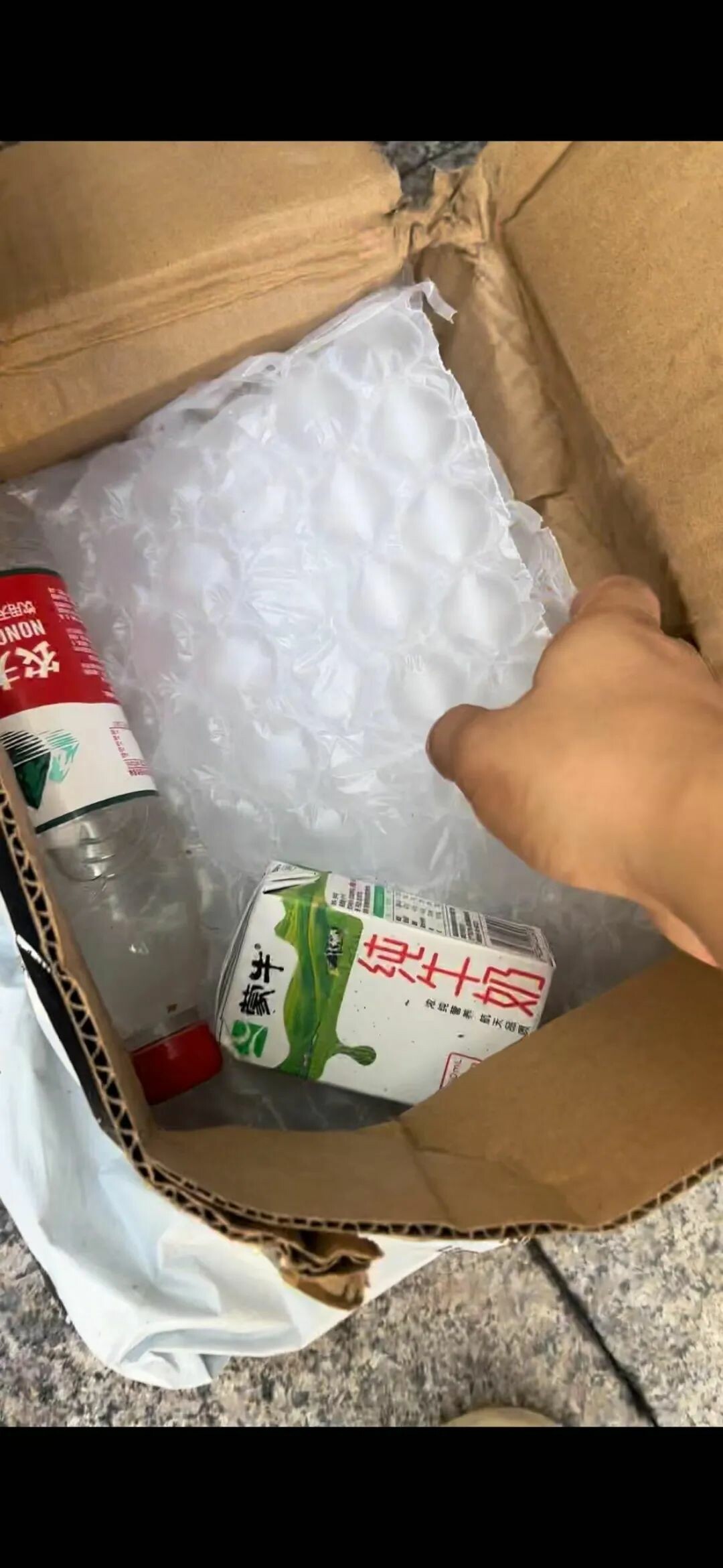 龟友:3000 块你就给我寄 10 斤水 不怕坐牢?!骗子:我 14 岁都没有 你爱咋办咋办